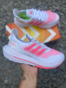 Adidas UltraBoost - Primeira Linha / Feminino