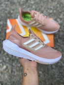 Adidas UltraBoost - Primeira Linha / Feminino