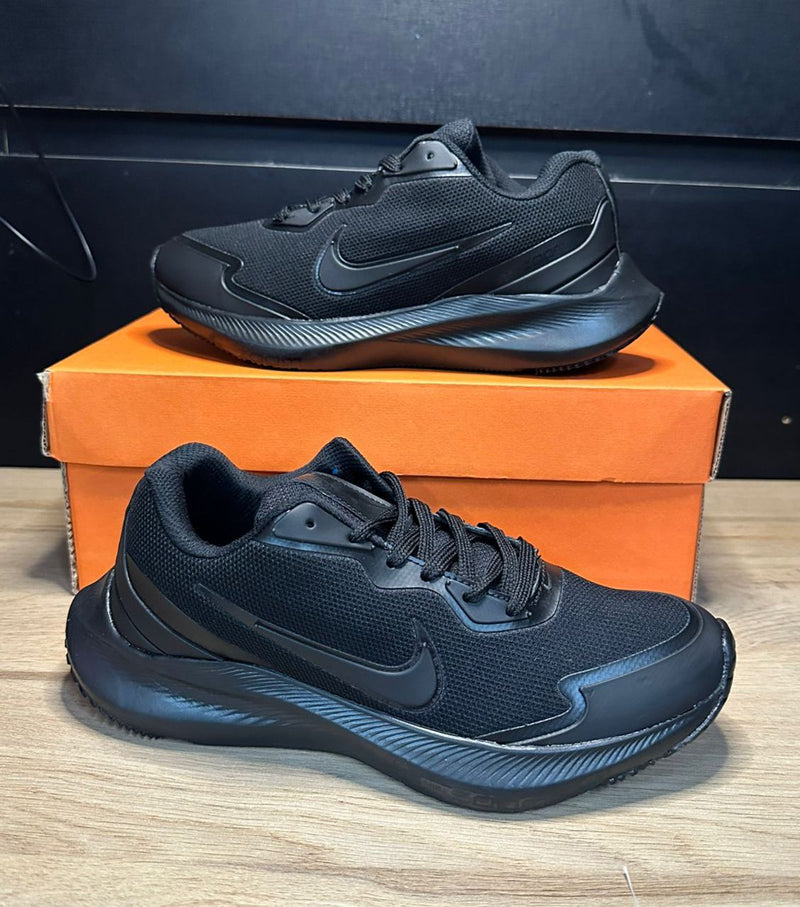 Tênis Nike Zoom 04 - Masculino & Feminino