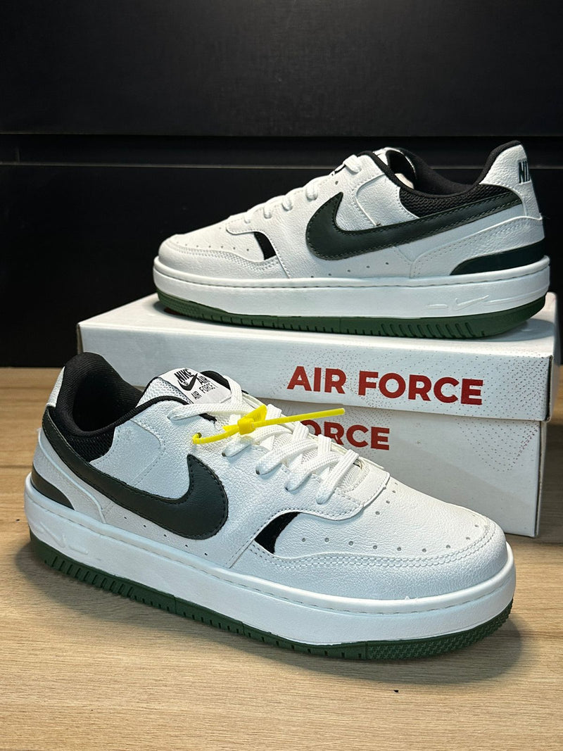 Tênis Nike Air Force 01 Lacre