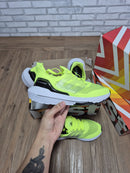 Adidas UltraBoost - Primeira Linha / Feminino