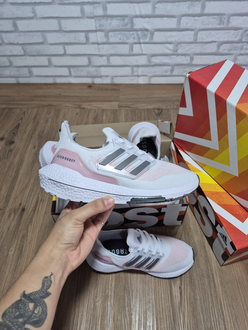Tênis Adidas Ultra Boost Feminino
