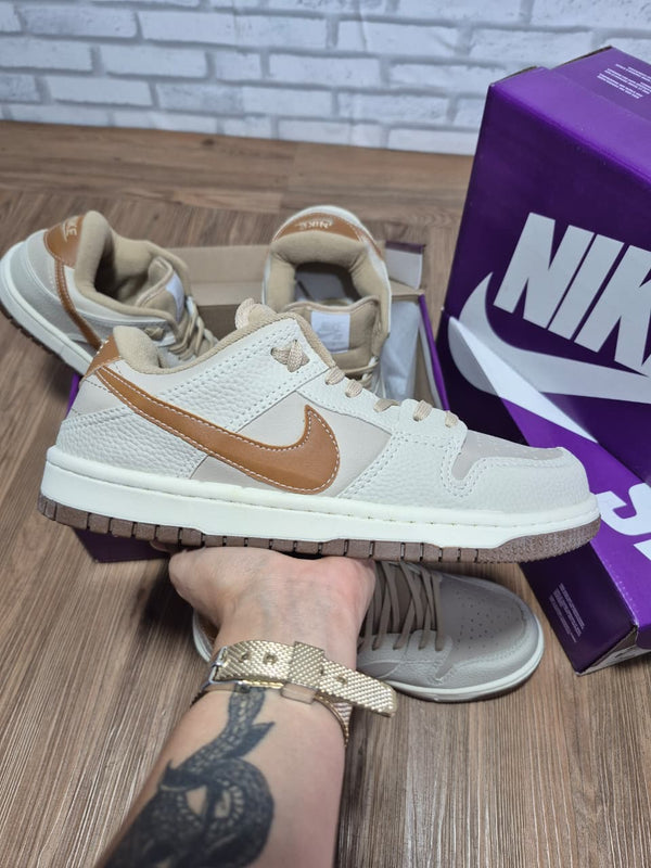 Nike Dunk Low / Segunda Linha - Feminino