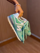 New Balance 574 Couro - Linha Premium / Feminino