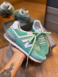 New Balance 574 Couro - Linha Premium / Feminino