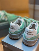 New Balance 574 Couro - Linha Premium / Feminino
