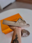 Slide Louis Vuitton Fivela E.V.A - Primeira Linha / Feminino