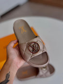Slide Louis Vuitton Fivela E.V.A - Primeira Linha / Feminino