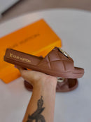 Slide Louis Vuitton Fivela E.V.A - Primeira Linha / Feminino