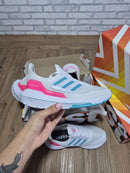 Adidas UltraBoost - Primeira Linha / Feminino
